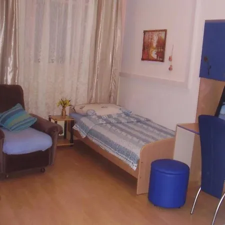 In Der Altstadt Von Gelegenes Mit Balkon By Interhome Apartman
