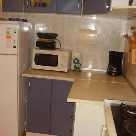 In Der Altstadt Von Gelegenes Mit Balkon By Interhome Apartmán